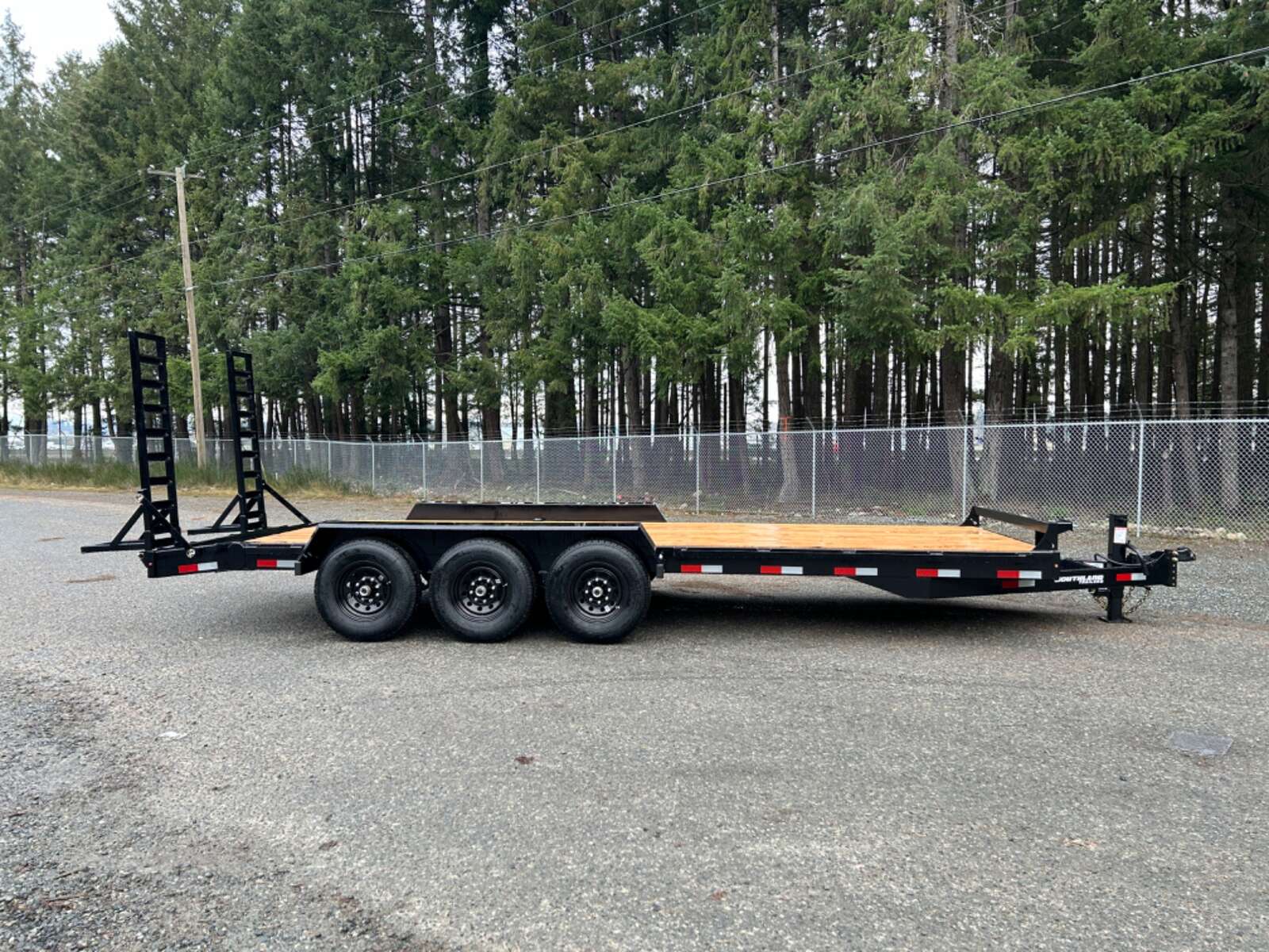 Photo of 2025 Southland 20' + 2' TRI AXLE 22,000LB GVW EQUIPMENT TRAILER