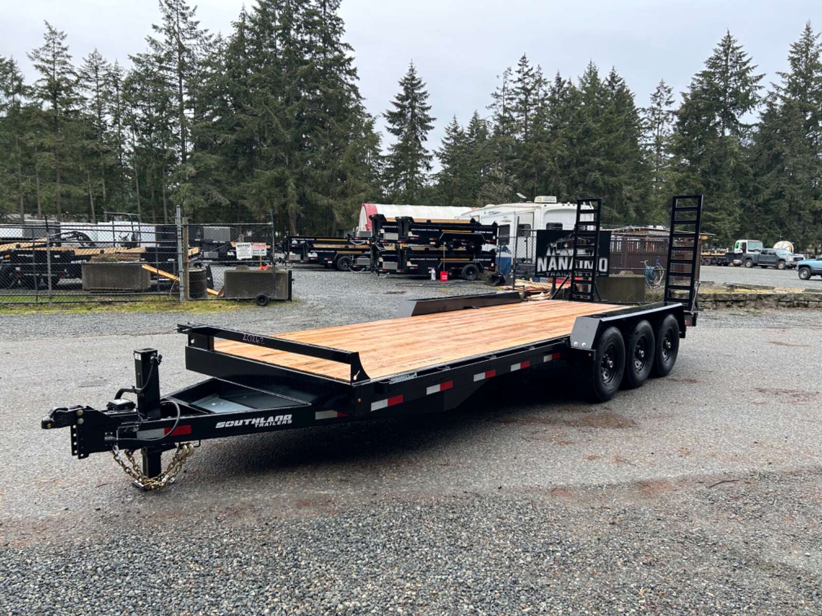 Photo of 2025 Southland 20' + 2' TRI AXLE 22,000LB GVW EQUIPMENT TRAILER