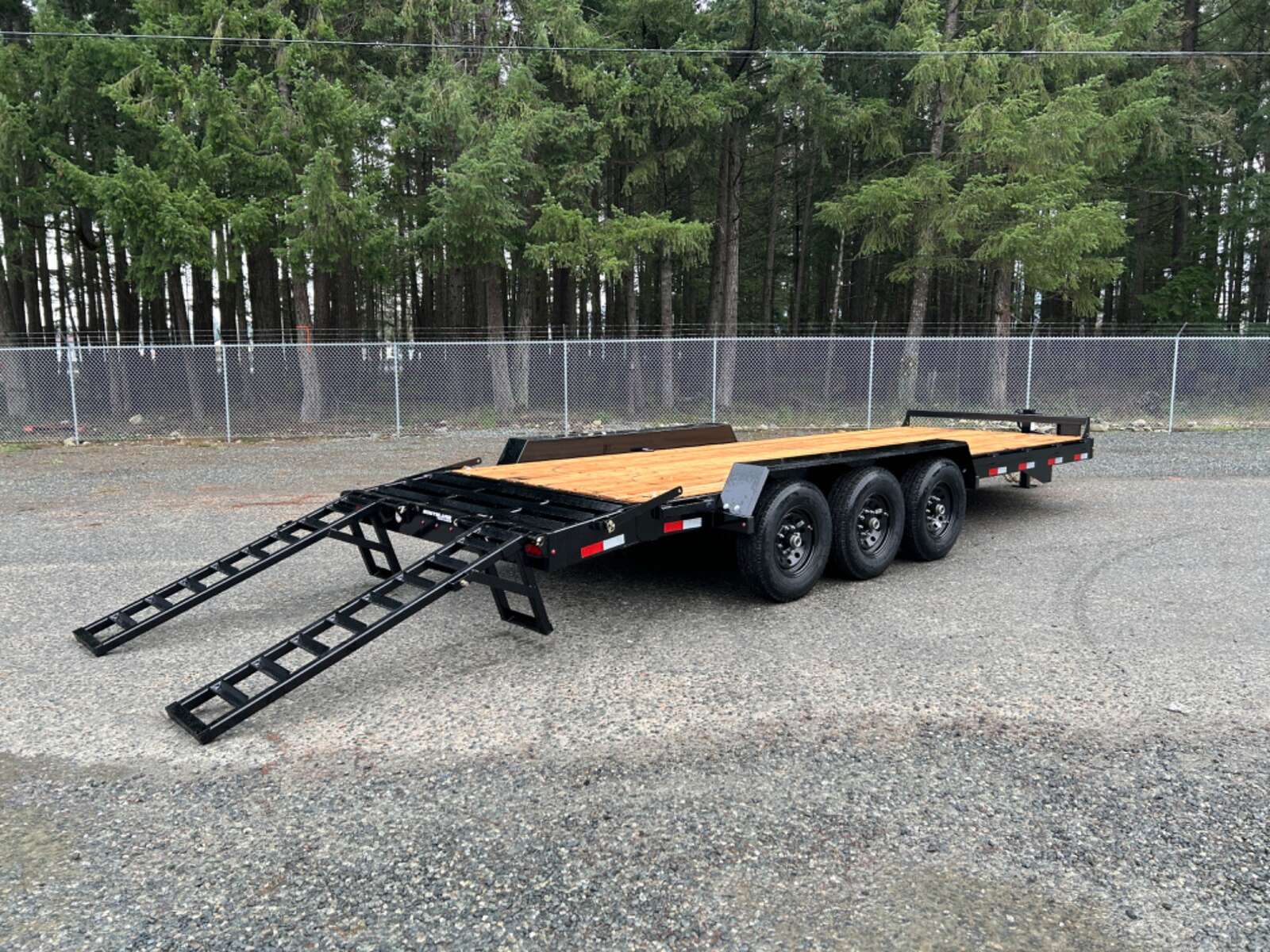 Photo of 2025 Southland 20' + 2' TRI AXLE 22,000LB GVW EQUIPMENT TRAILER