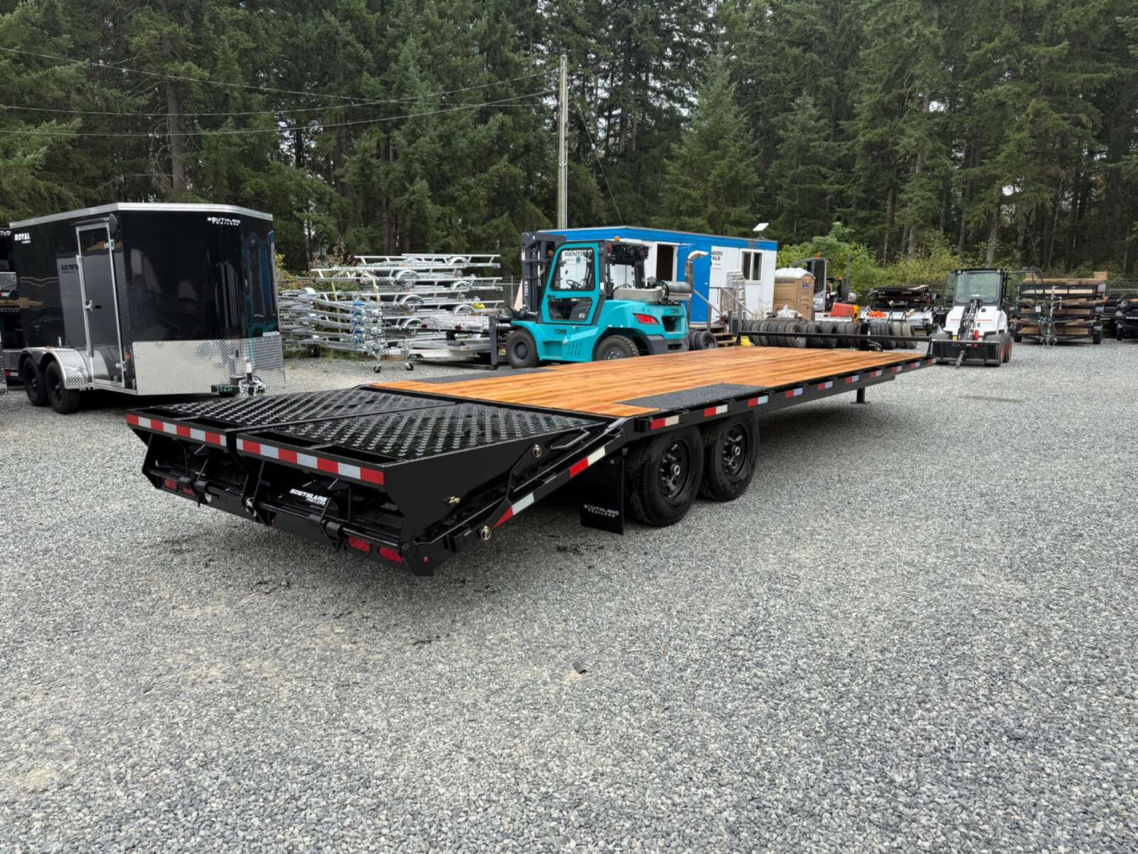 Photo of 2026 Southland 8.5X20+5' Beavertail 15,400LB GVWR Deckover