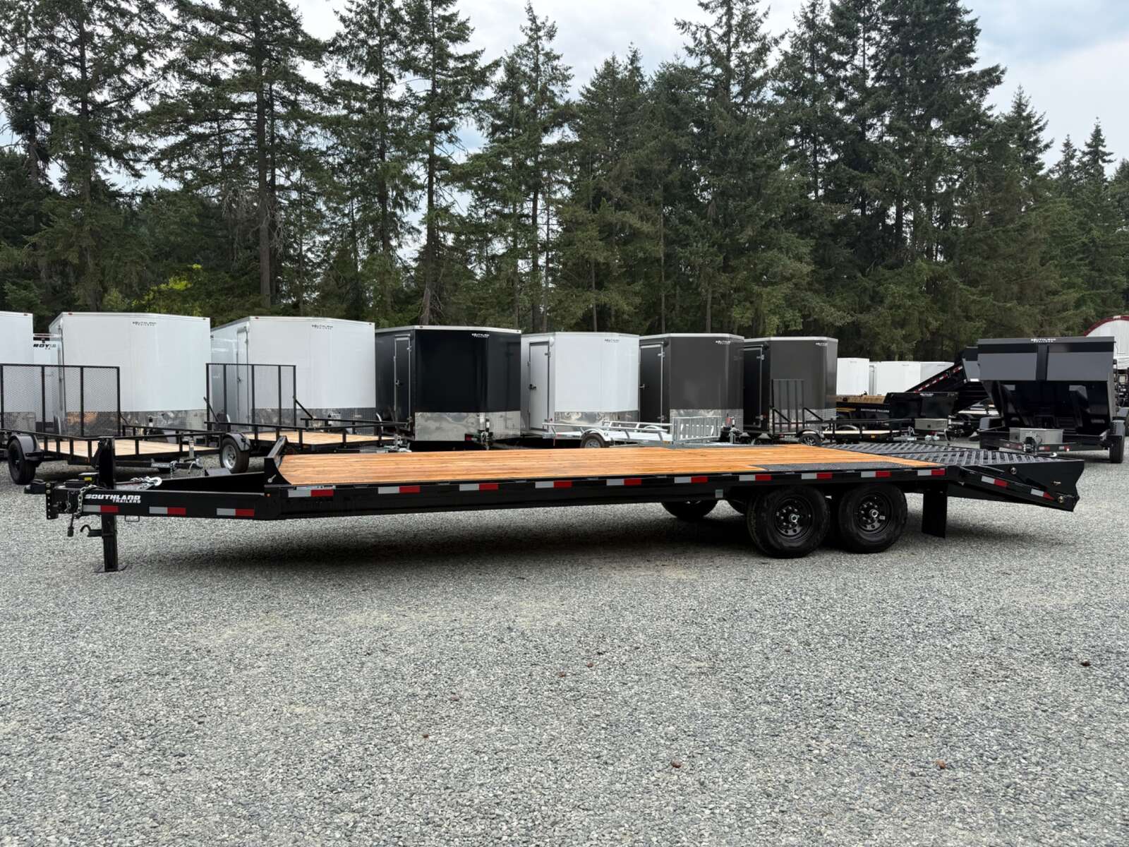 Photo of 2026 Southland 8.5X20+5' Beavertail 15,400LB GVWR Deckover