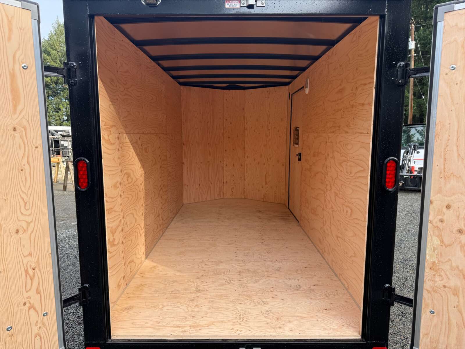 Photo of 2026 Royal Cargo 6X12+V 7,700LB GVW - BARN DOORS - 78" INTERIOR