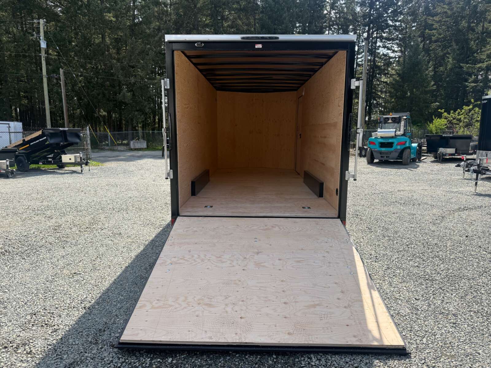 Photo of 2026 Royal Cargo 7.5x18+V 11,400lb GVWR - 86" Interior - Rear Ramp Door 