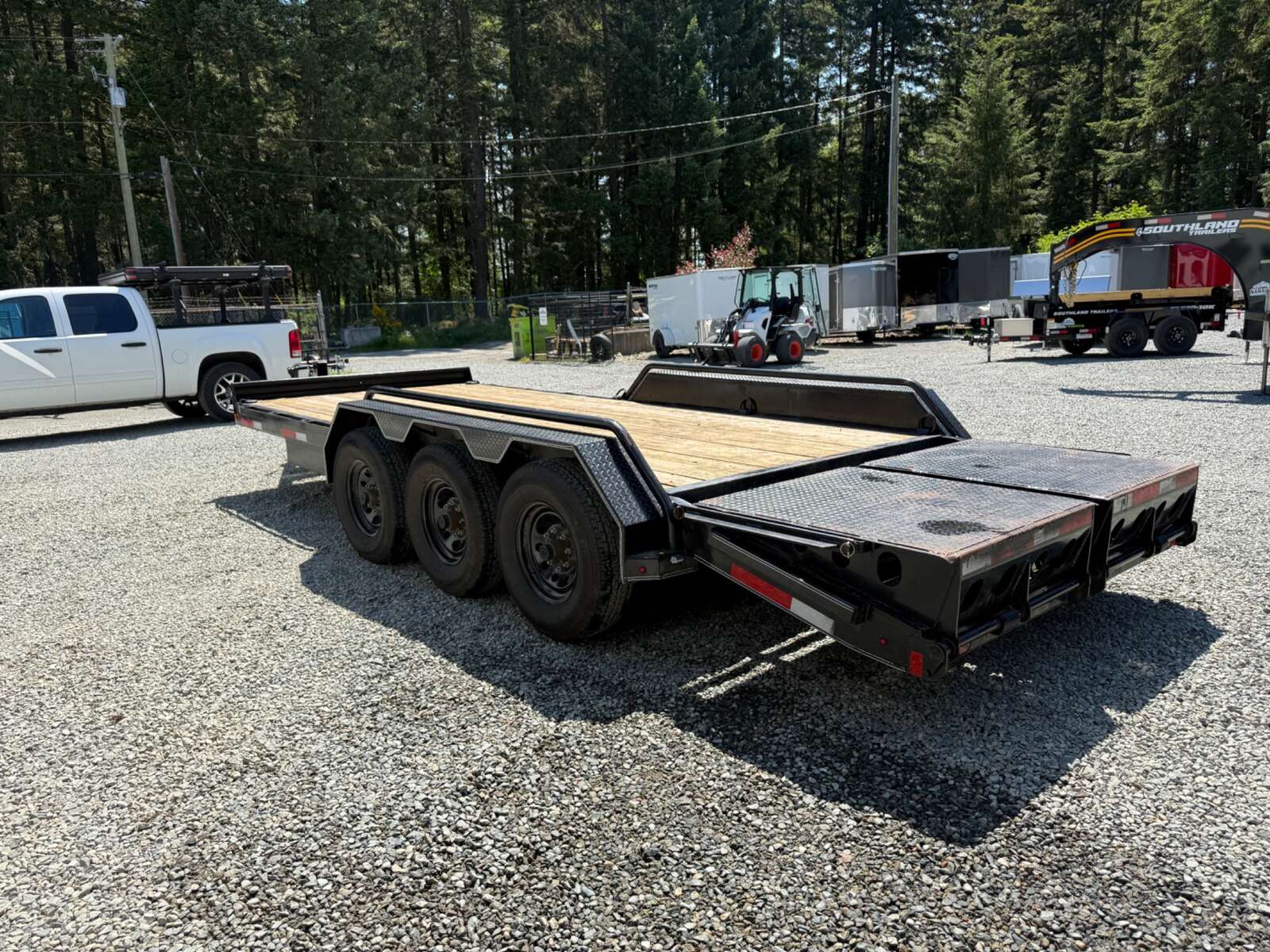 Photo of 2022 Double A 20' 21,000LB GVWR Tri Axle Equipment Trailer