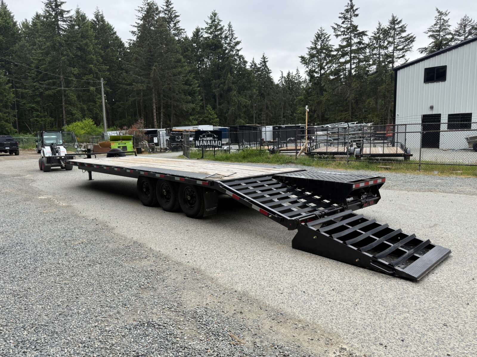 Photo of Used 2026 Southland 8.5X25' + 5' Beavertail Deckover 21,000LB GVWR